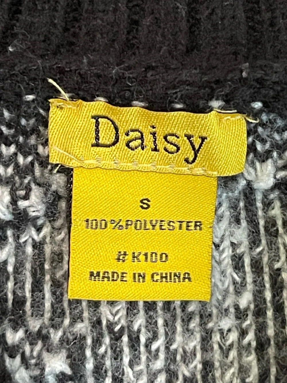 Daisy Crop button down long sleeve sweater, black and white size small - Picture 6 of 6